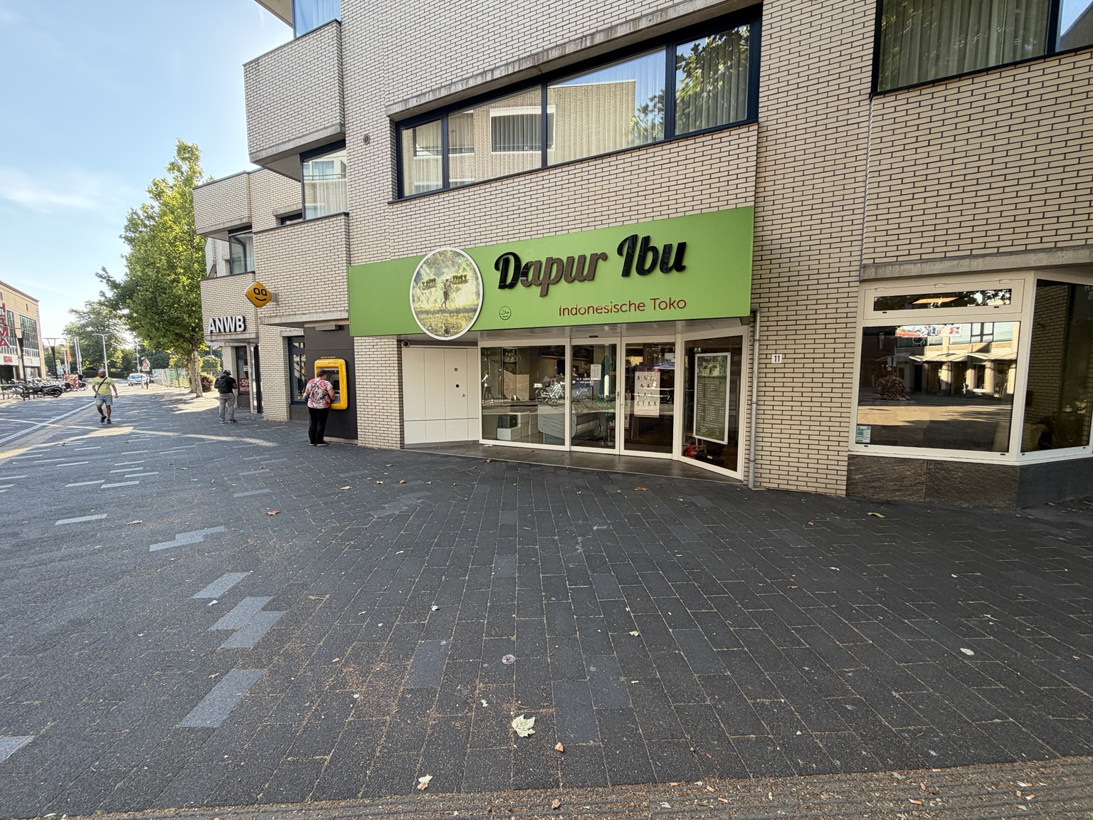 Gevel en entree Toko Dapur Ibu